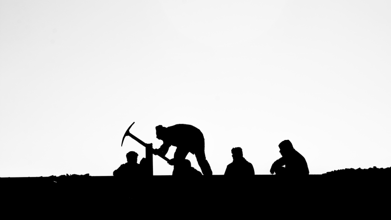 javad-esmaeili-5joetpoqwag-unsplash